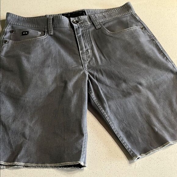 Oakley Gray Slim Fit Jean Shorts Distressed Cut-Off Style Size 32/10 - Picture 1 of 11